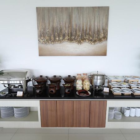 The Azana Hotel Airport Семаранг Екстер'єр фото