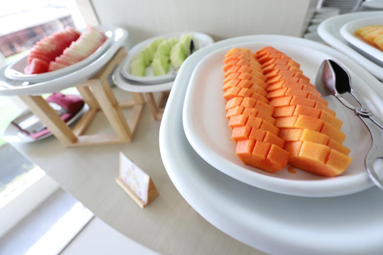 The Azana Hotel Airport Семаранг Екстер'єр фото